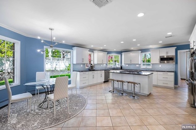 1031 Jassamine Way, West Fort Lee NJ 07024-1524 exterior