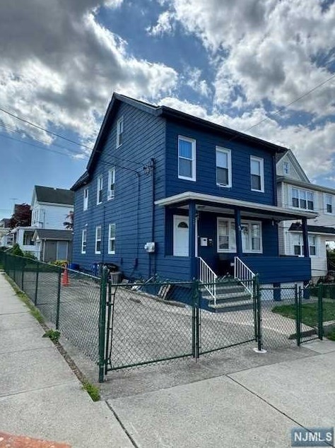 48 James St, Lodi, NJ 07644