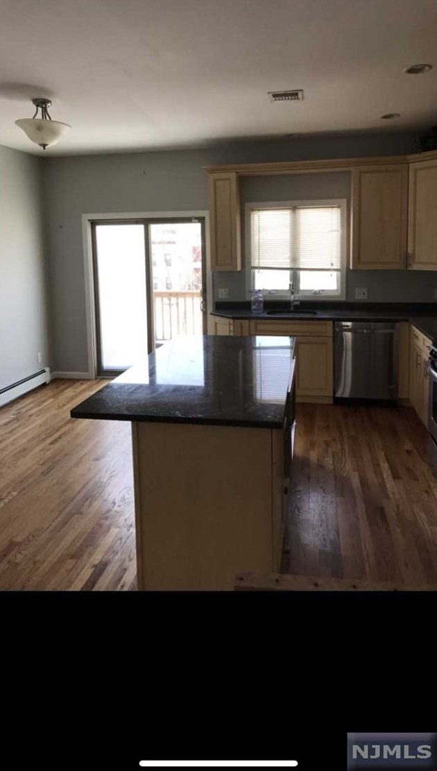 321 8th St, Fairview, NJ 07022