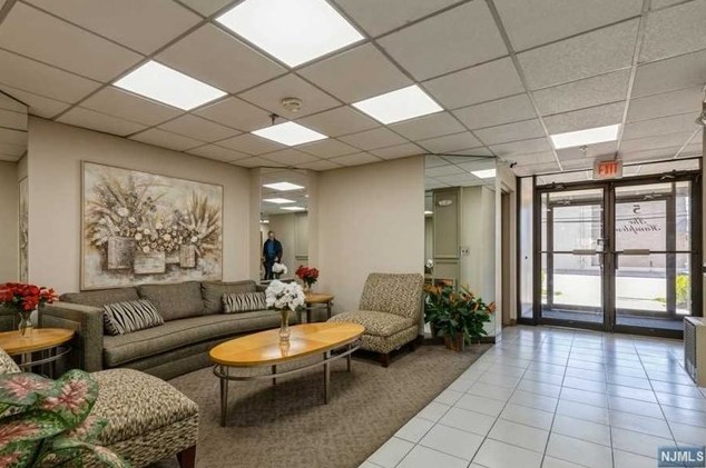 5 Linden St, Hackensack, NJ 07601-3500