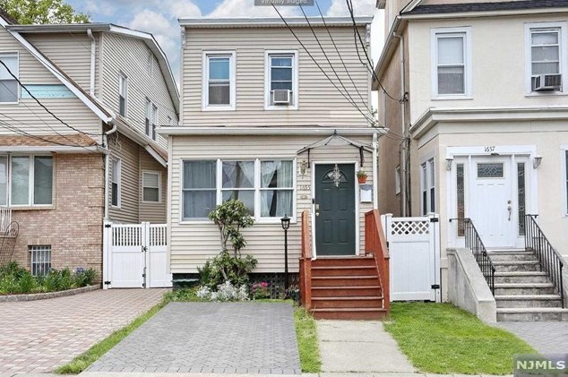 1655 Maple St, West Fort Lee, NJ 07024-2537