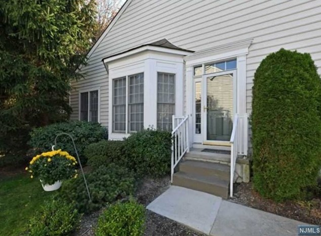 8 Thistle Dr, Paramus, NJ 07652
