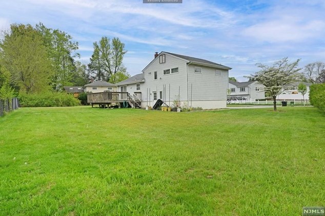 664 Swarthmore Ln, Paramus, NJ 07652