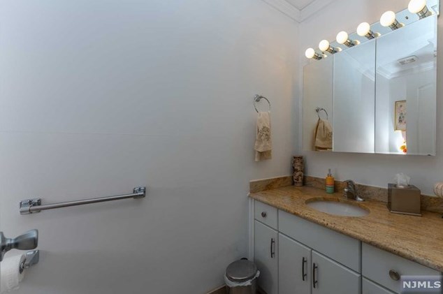 41 Mt Pleasant Ave, West Paterson NJ  07424-2734 exterior