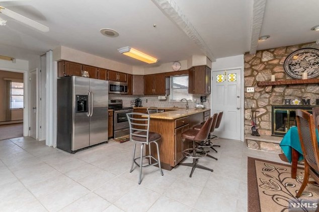 41 Mt Pleasant Ave, West Paterson NJ  07424-2734 exterior