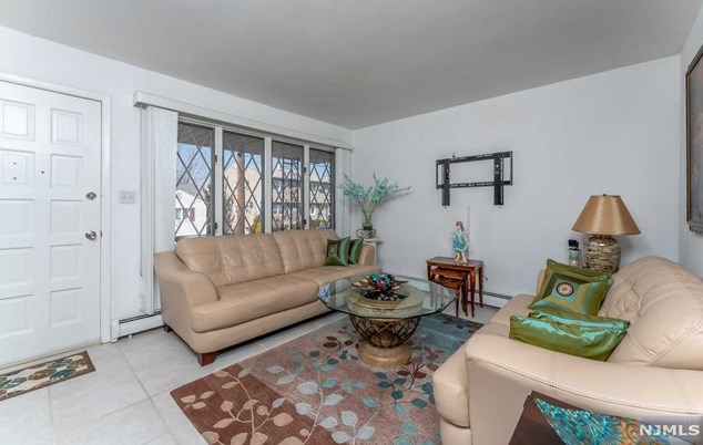 41 Mt Pleasant Ave, West Paterson NJ  07424-2734 exterior