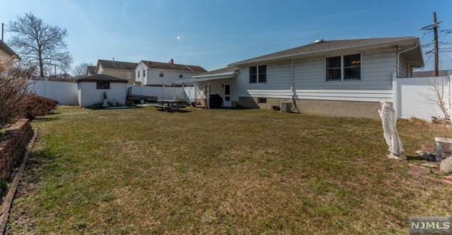 41 Mt Pleasant Ave, West Paterson NJ  07424-2734 exterior