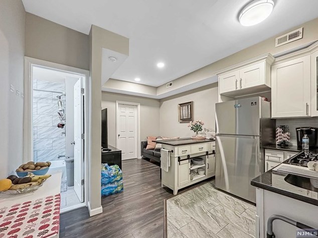 161 St, Union City NJ 07087-5439 exterior