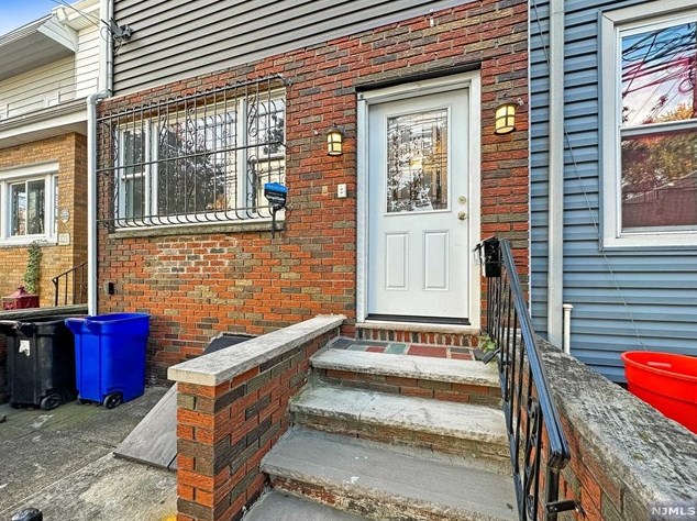 161 St, Union City NJ 07087-5439 exterior