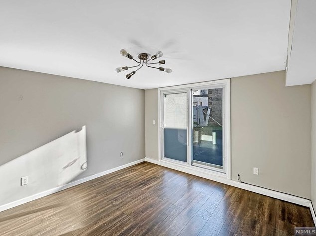 161 St, Union City NJ 07087-5439 exterior