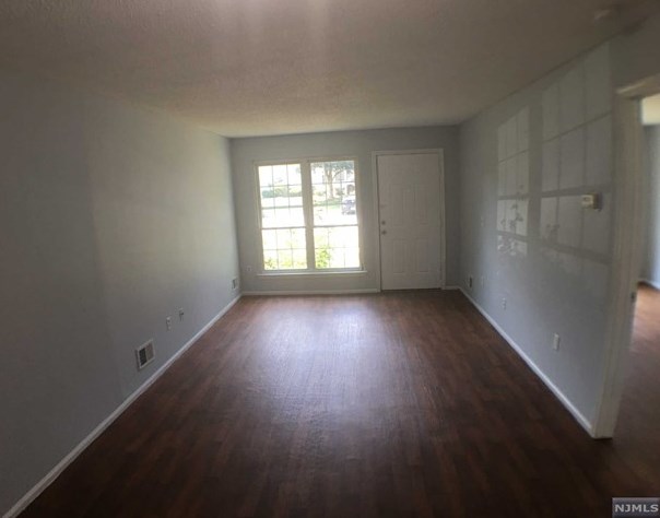 1176 Sycamore Ln, Mahwah, NJ 07430
