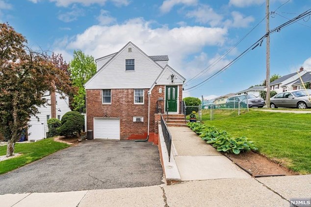 249 Standish Ave, Hackensack, NJ 07601-1714