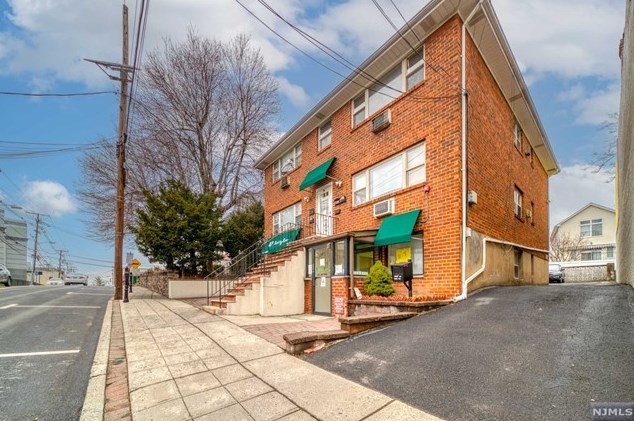 527 Main St #2, West Fort Lee, NJ 07024