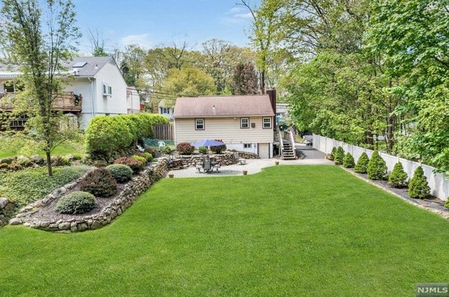 59 Yawpo Ave, Oakland, NJ 07436-2740