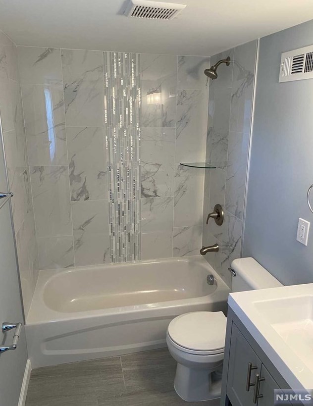 377 Parker Ave, Hackensack NJ  07601-1831 exterior