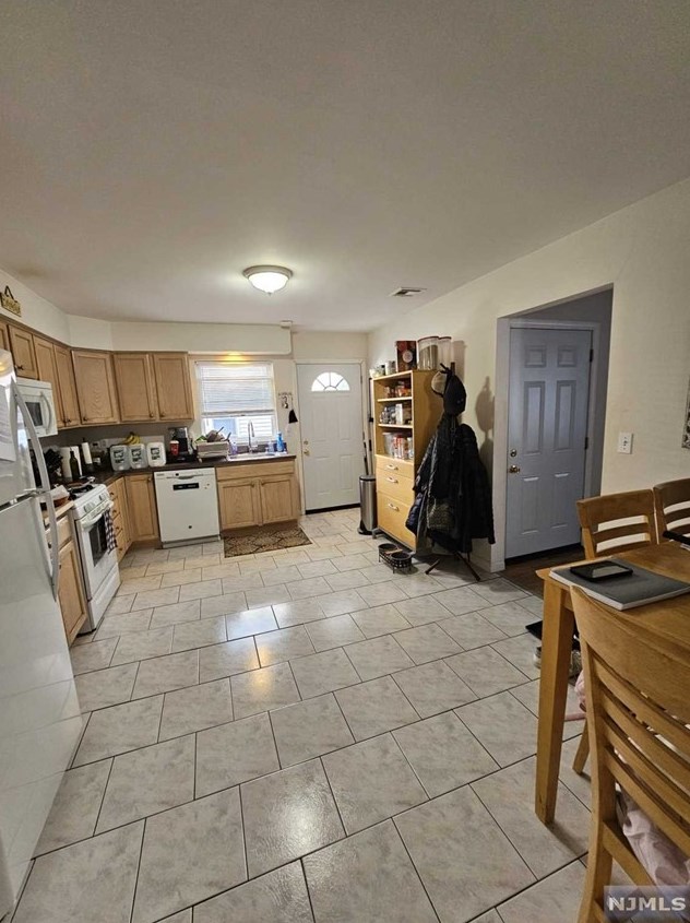 566 Hackensack St #1st Flr, Carlstadt, NJ 07072