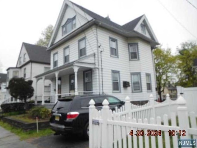 11 Cottage Pl, Englewood, NJ 07631-3301