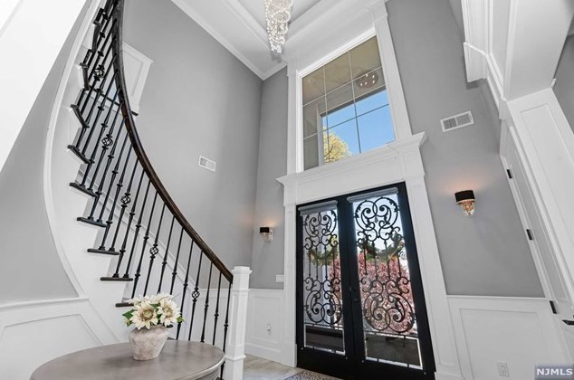 12 Cortland Pl, Cliffside Park, NJ 07010-2803