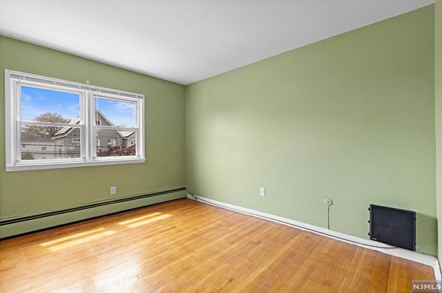 342 Centre Ave, Secaucus NJ  07094-3042 exterior