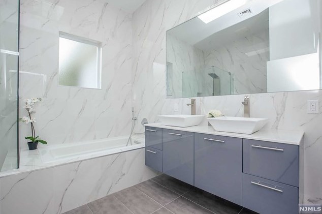 285 Riveredge Rd, Tenafly NJ 07670-1942 exterior