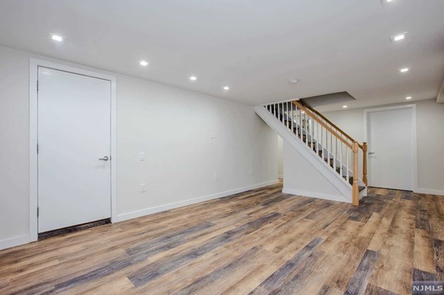 285 Riveredge Rd, Tenafly NJ 07670-1942 exterior