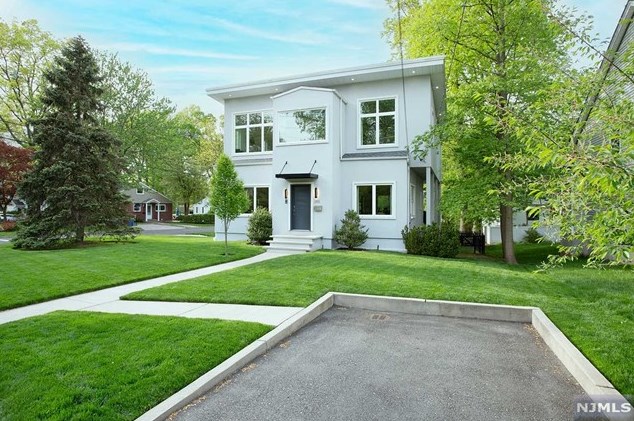 285 Riveredge Rd, Tenafly NJ 07670-1942 exterior