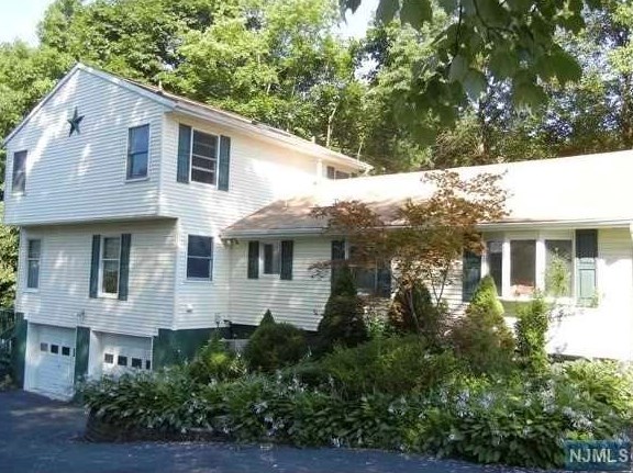 132 E Stevens Ave, Wyckoff, NJ 07481
