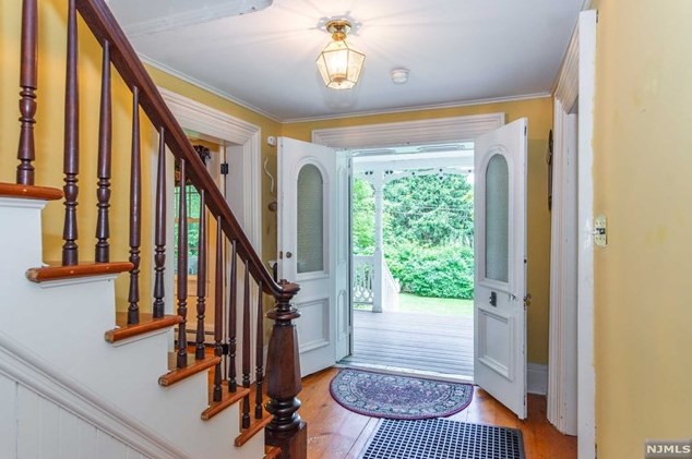 1687 County Rd 565, Wantage NJ 07461-4809 exterior