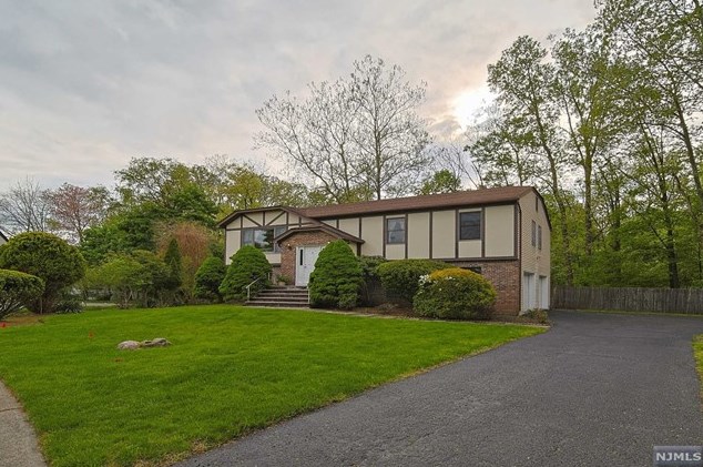 1 Chaffee Cir, Norwood, NJ 07648-1249