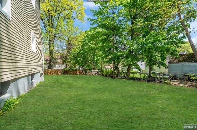 155 Fairview Ave, Teaneck NJ 07666-5931 exterior