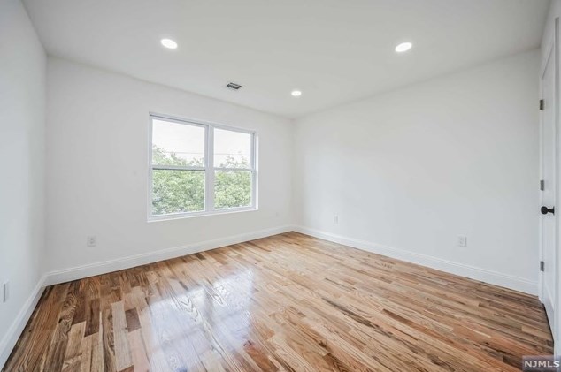 48 Garwood, Outwater NJ 07026-3524 exterior