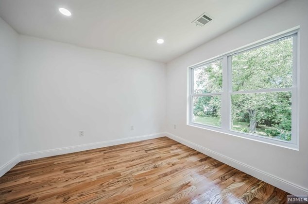 48 Garwood, Outwater NJ 07026-3524 exterior