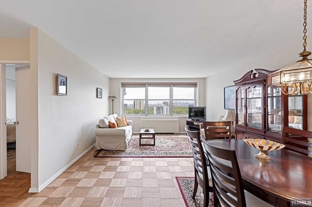 2000 Linwood Ave #19n, West Fort Lee, NJ 07024