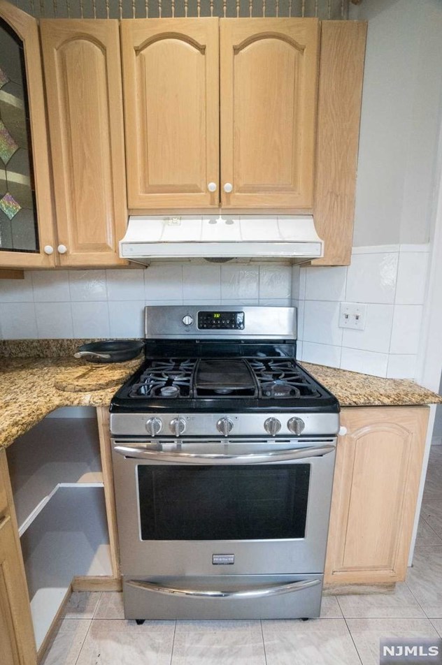 228 73rd St, North Bergen NJ  07047-5704 exterior