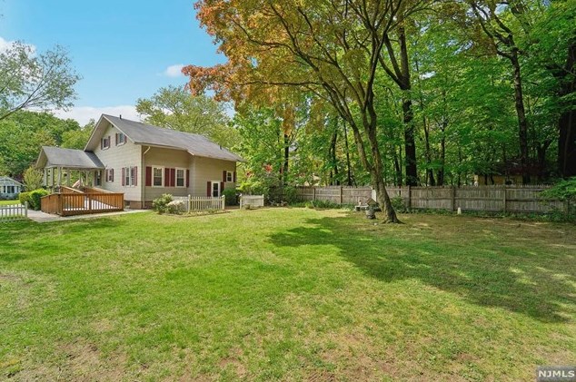 125 Prospect Ave, Westwood NJ 07675-2113 exterior