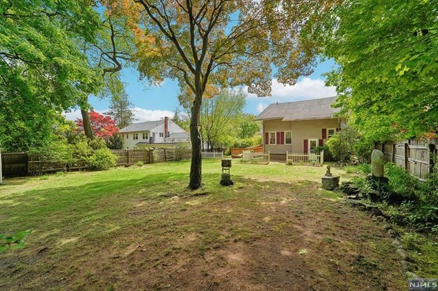 125 Prospect Ave, Westwood NJ 07675-2113 exterior