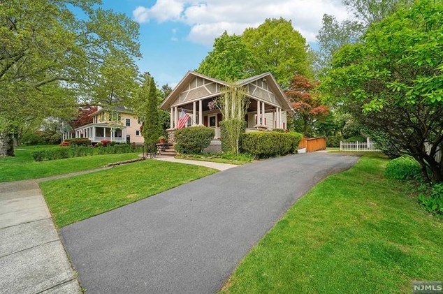 125 Prospect Ave, Westwood, NJ 07675
