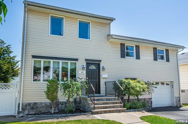180 Corabelle Ave, Lodi, NJ 07644-1706