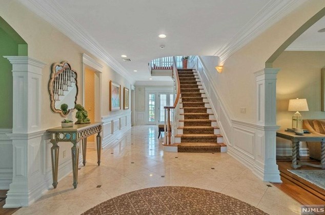 268 Glen Pl, Franklin Lakes, NJ 07417