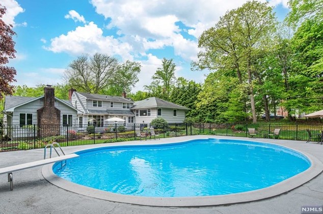 130 Ravine Ave, Wyckoff, NJ 07481
