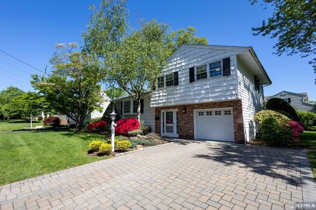 796 Martin Ave, Oradell, NJ 07649-2319