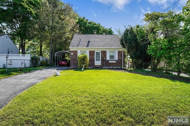 113 Bedford Rd, Dumont, NJ 07628-1424