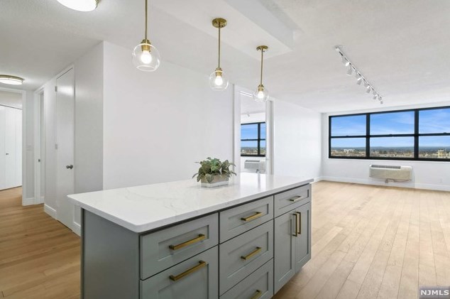 7004 Blvd E #37a, West New York, NJ 07093