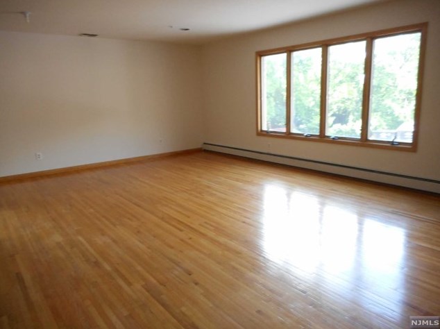 165 River Rd, Clifton, NJ 07014-2012