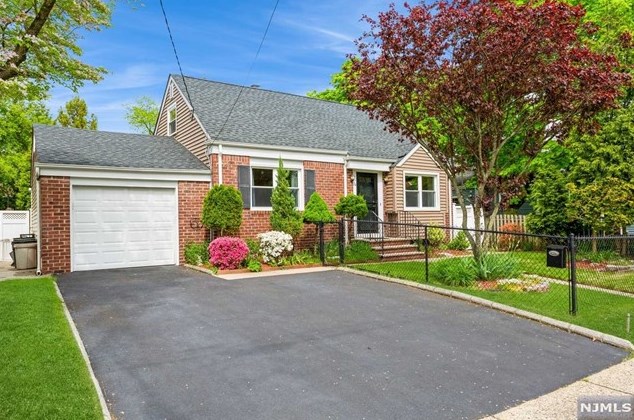 134 W Oldis St, Rochelle Park, NJ 07662