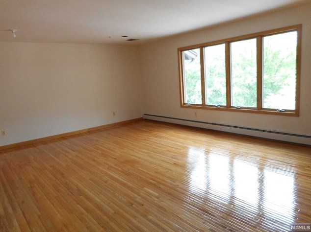 151 River Rd, Clifton, NJ 07014-2012
