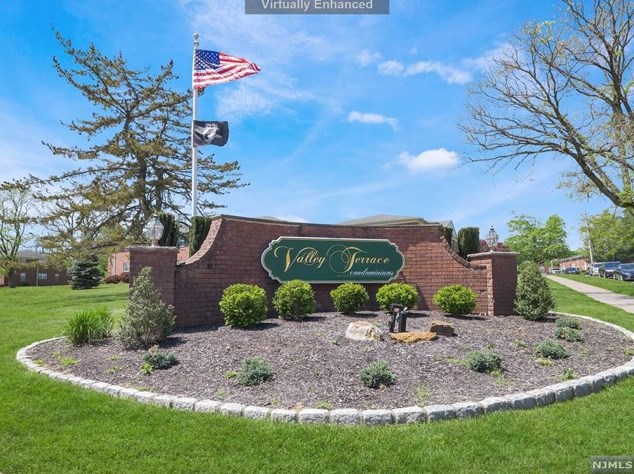 15 Knox Ter, Wayne, NJ 07470-2319