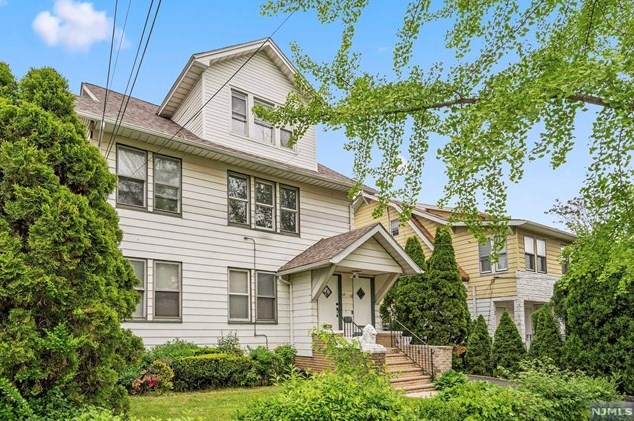 67 Grumman Ave, Newark NJ  07112-2218 exterior