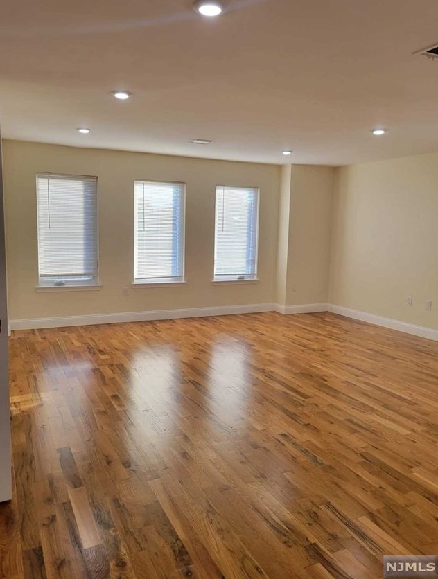 261 Dukes St #1stf, Kearny, NJ 07032