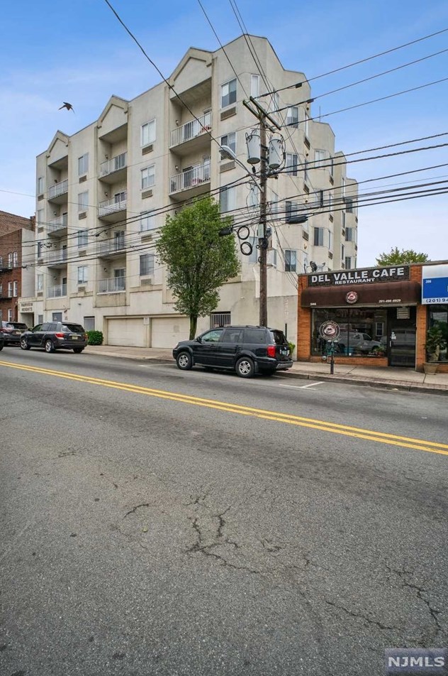 320 Anderson Ave #1c, Fairview, NJ 07022